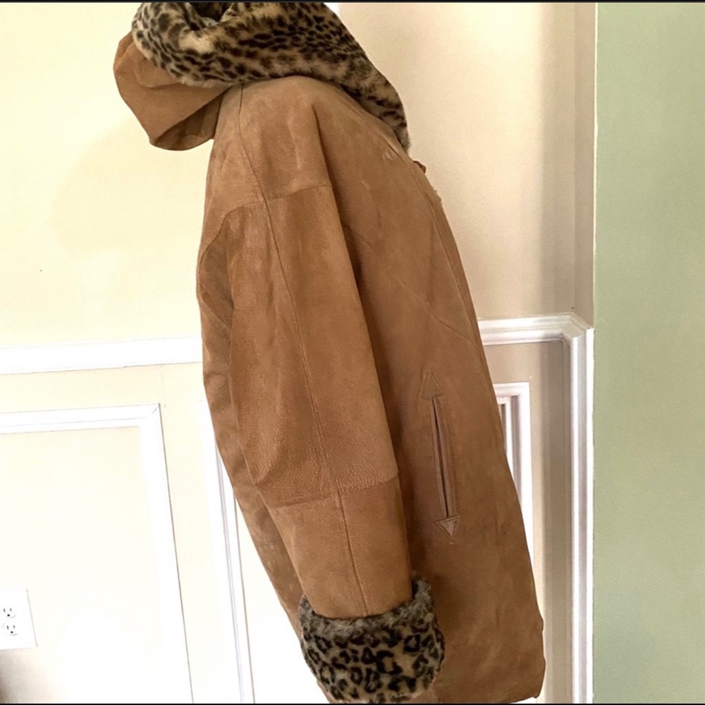 VINTAGE Leopard Suede and Faux Fur Coat - Picture 12 of 13